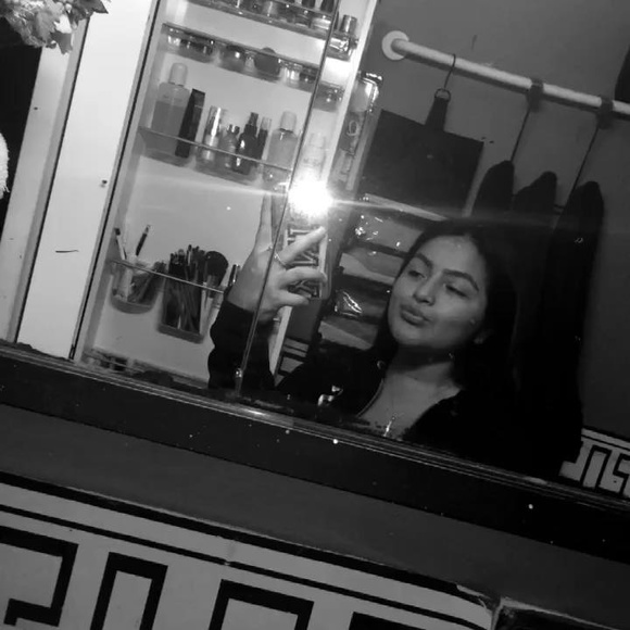 Meet your Posher, Ruth - Picture 1 of 1